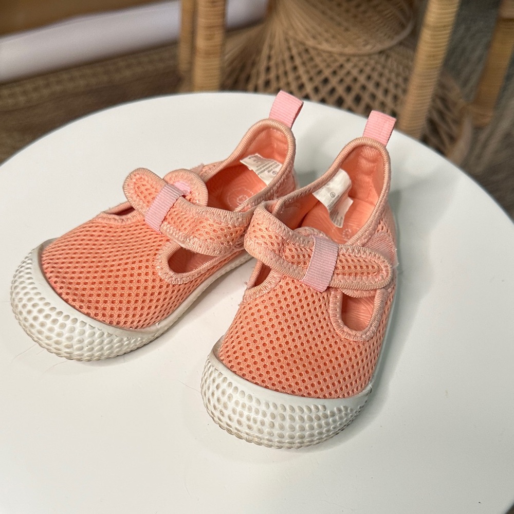 (5for$10) Cat & Jack Coral Mesh Kids Water Shoes /Size 6